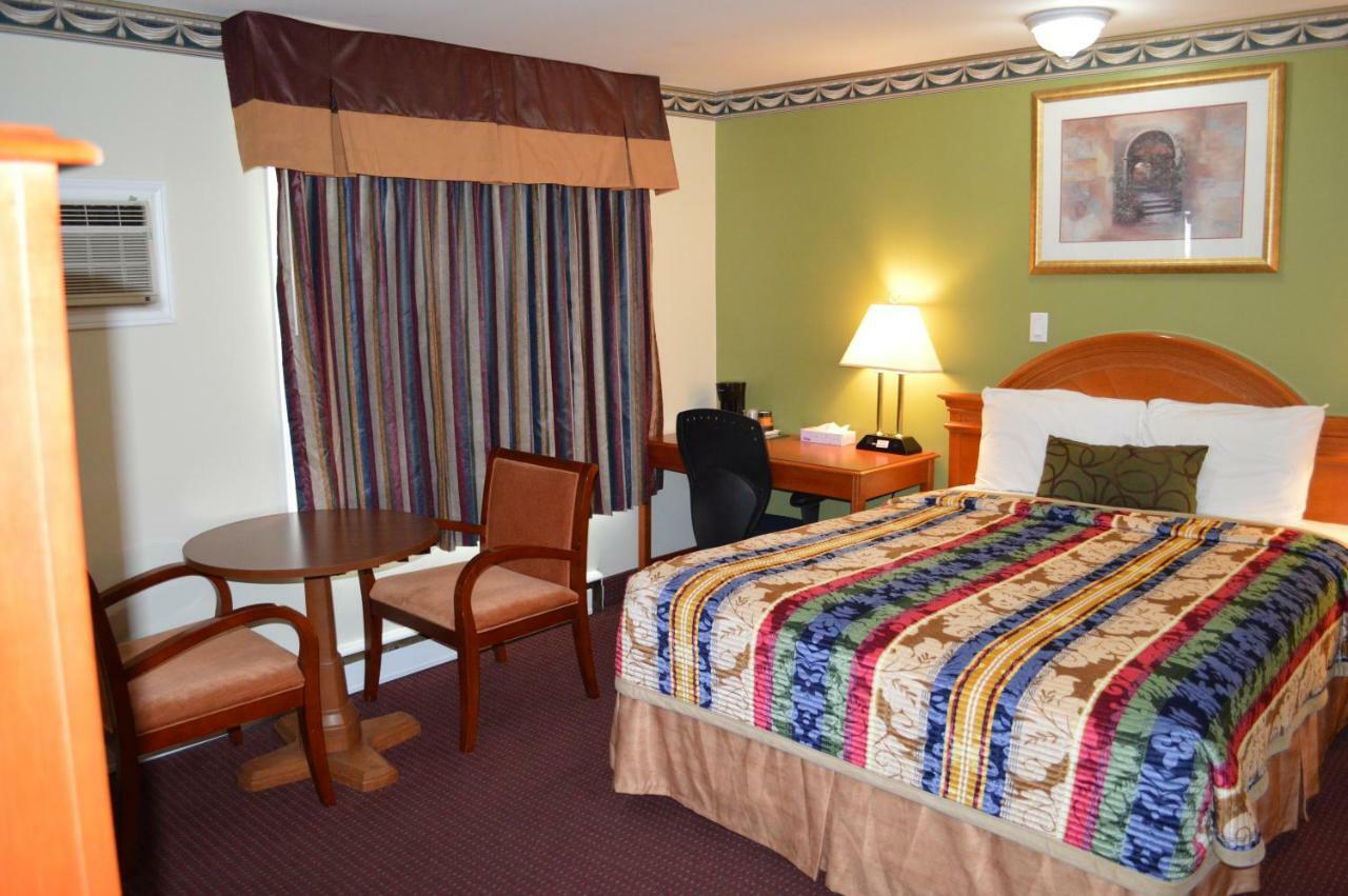 Lincoln Motel Sturgeon Falls Exterior foto