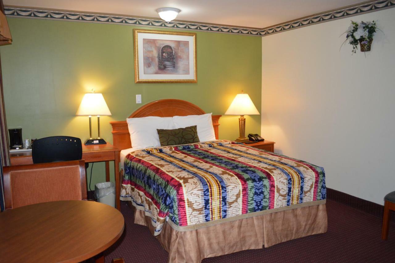 Lincoln Motel Sturgeon Falls Exterior foto